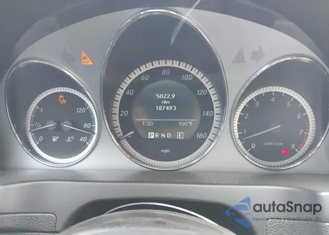 2011 Mercedes-Benz C 300 Luxury/Sport z USA, uszkodzony, nr VIN WDDGF5EB4BA459104